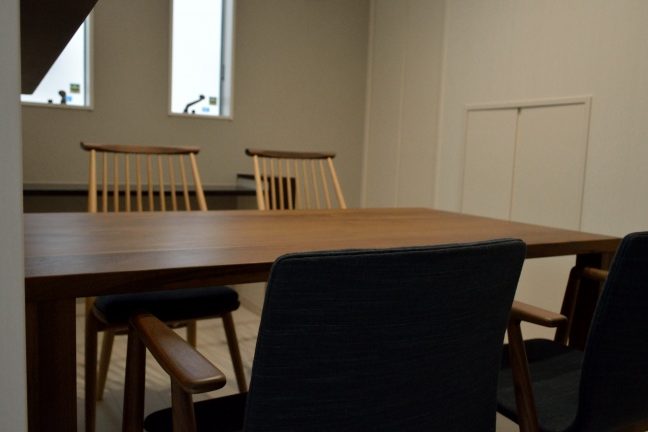 ウォールナット無垢材のダイニングテーブル（厚天板40mm） | 神戸の家具屋【cachito furniture】一枚板・オーダー家具・無垢材
